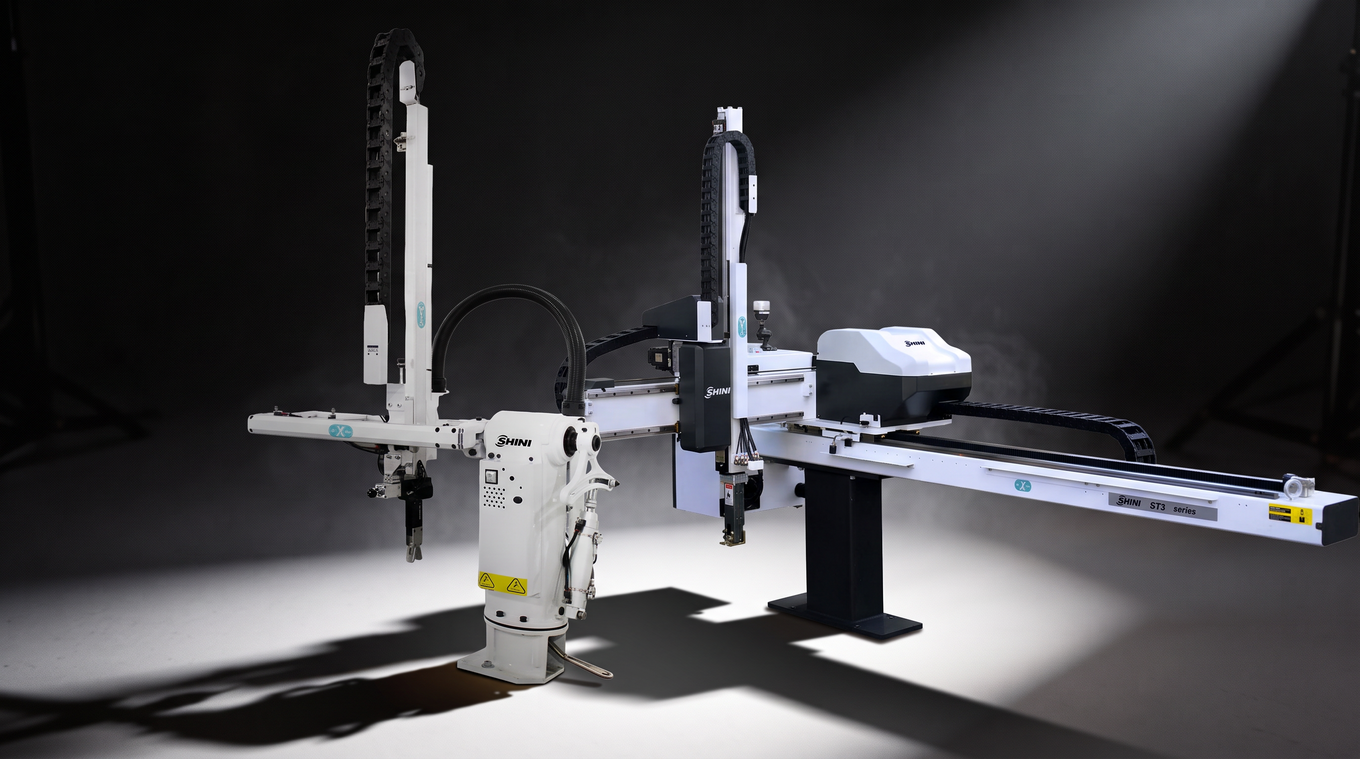 7 Sprue Picker vs Three Axis Robot